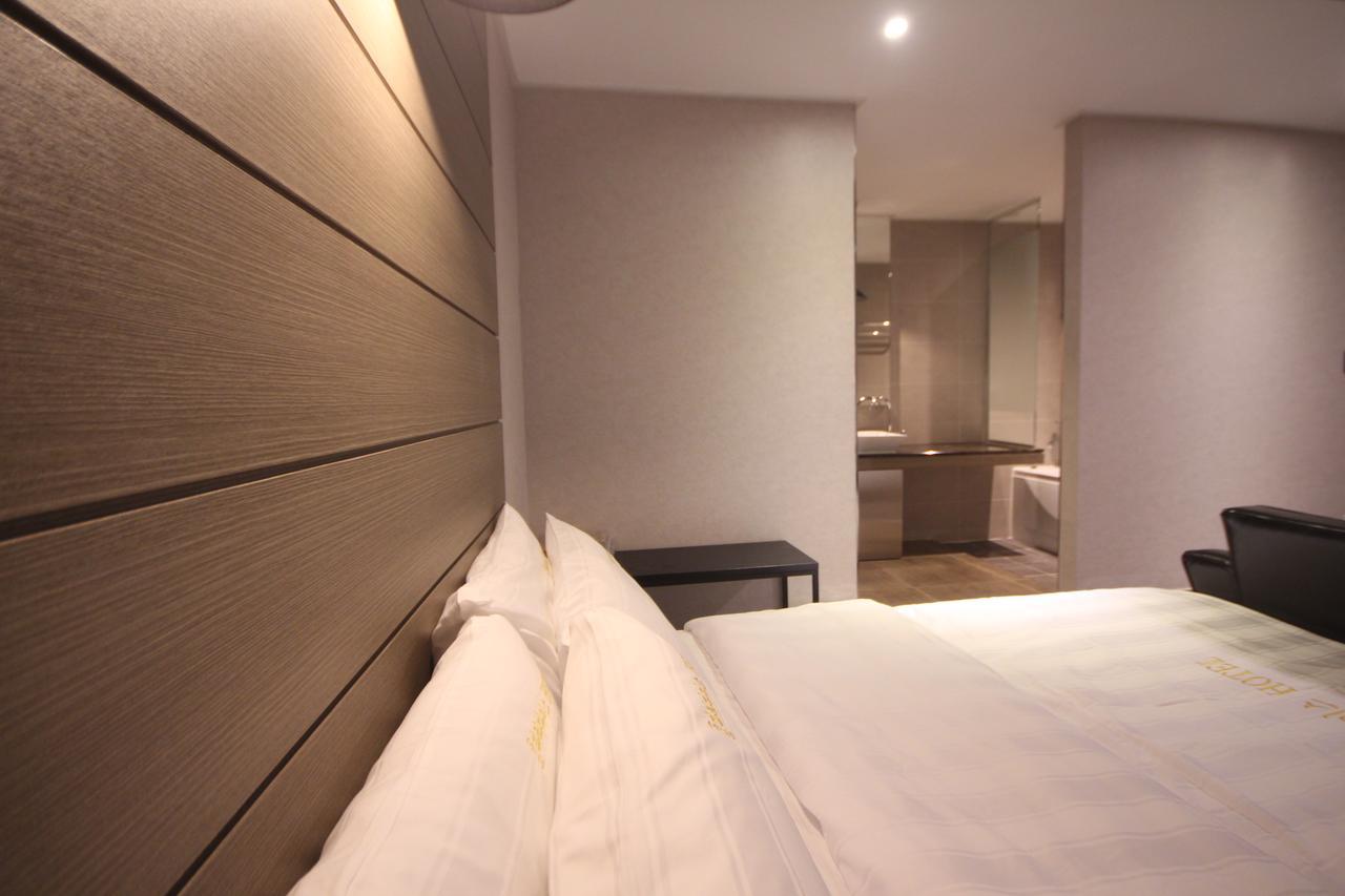 Paradise Hotel Gunsan Extérieur photo